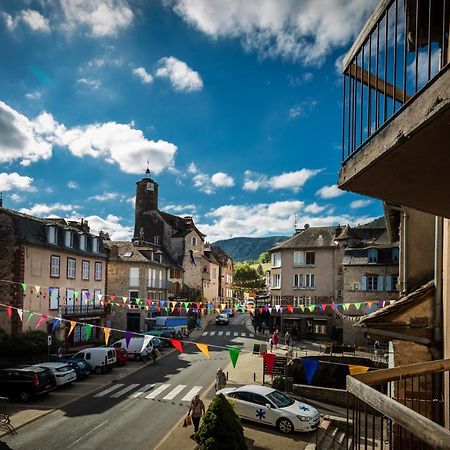 Logis Hotel Restaurant Du Commerce La Canourgue Bagian luar foto