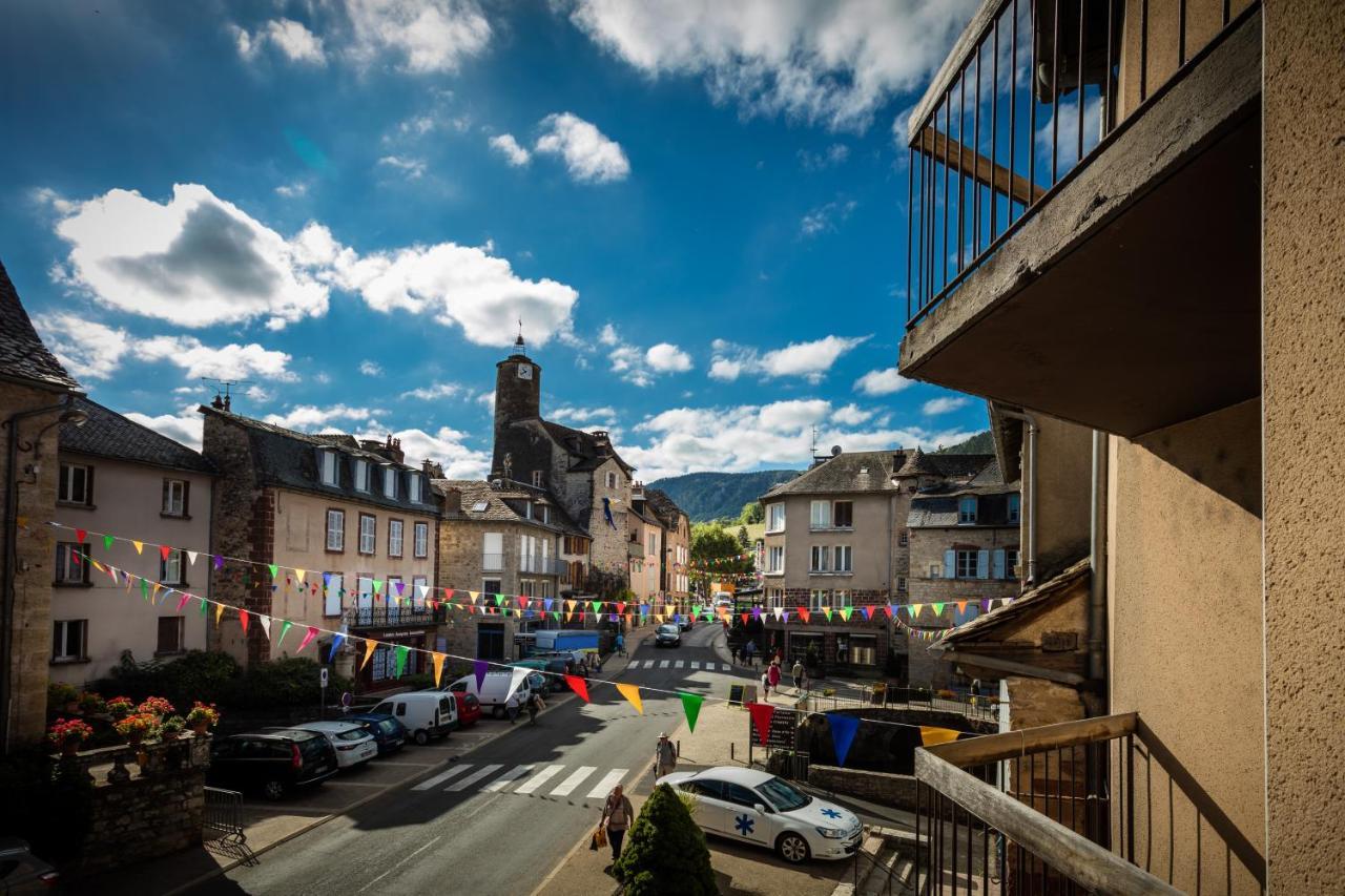 Logis Hotel Restaurant Du Commerce La Canourgue Bagian luar foto